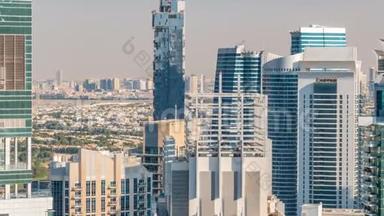 迪拜码头和捷豹<strong>路虎</strong>摩天大楼在日落时分的空中天际线。